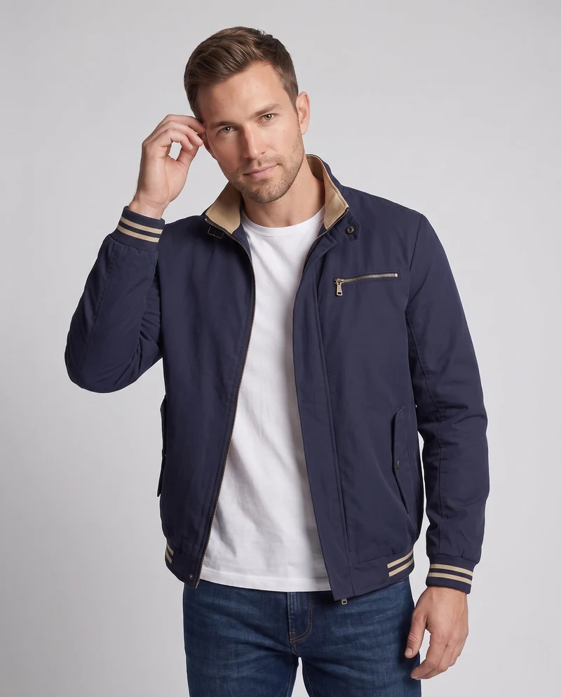 Herren Kurzjacke im Bomberjacken-Stil mit Stehkragen und gestreiften Rippbündchen Nord Taschen