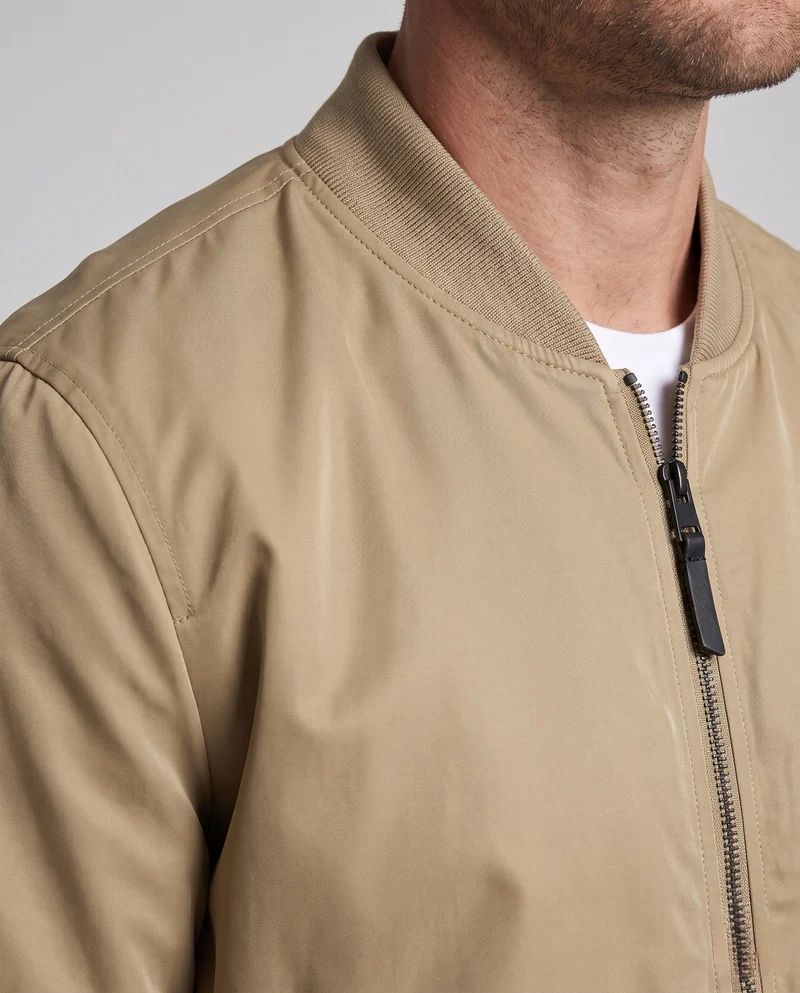 Leichtgewichtige gepolsterte Bomberjacke für Herren im Pilotendesign mit Reißverschlusstasche am Arm und Zwei-Wege-Reißverschluss Nord Taschen