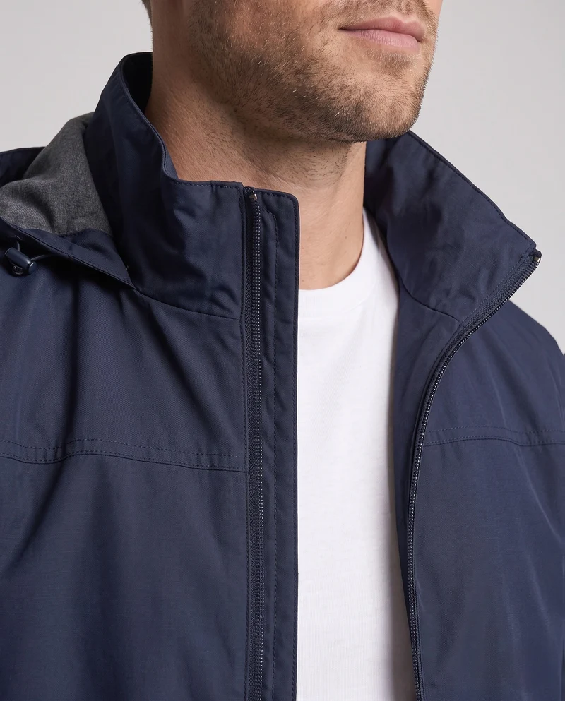 Leichte winddichte Herrenjacke mit verstellbarer Sturmkapuze und elastischen Ärmelbündchen Nord Taschen