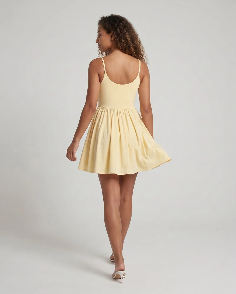 Damen Luftiges Sommerkleid mit fließendem Rock und schulterfreien Trägern