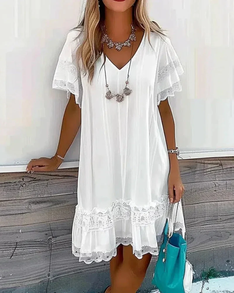 Einfarbiges Kleid mit Kurzen Ärmeln und Spitzeneinsätzen