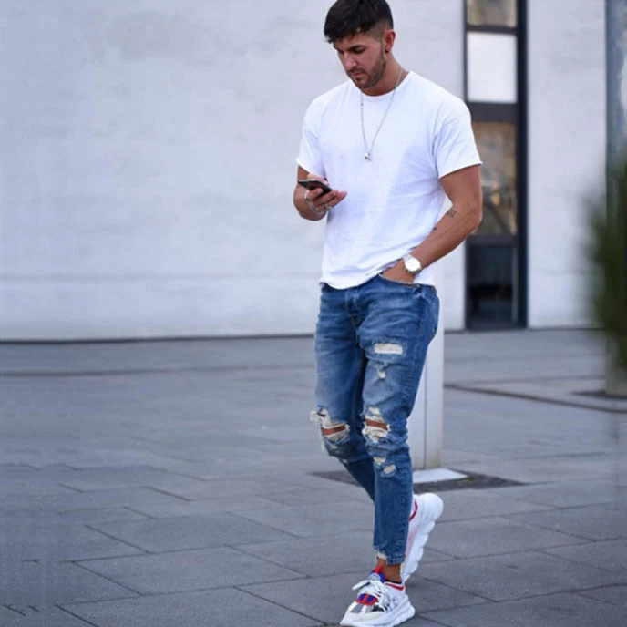 Herren modische Slim Fit Jeans mit angesagten Rissen und Verjüngung