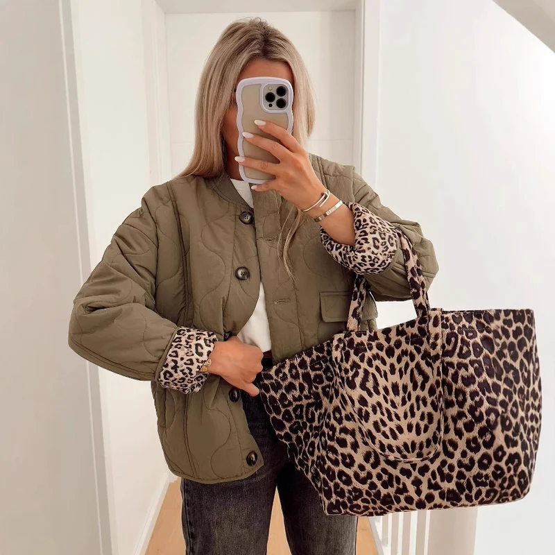 Damen 1700+ gestepptes Cropped‑Blousonjacke im Boxy‑Cut mit Rundhals, Knopfleiste und Pattentaschen Nord Taschen
