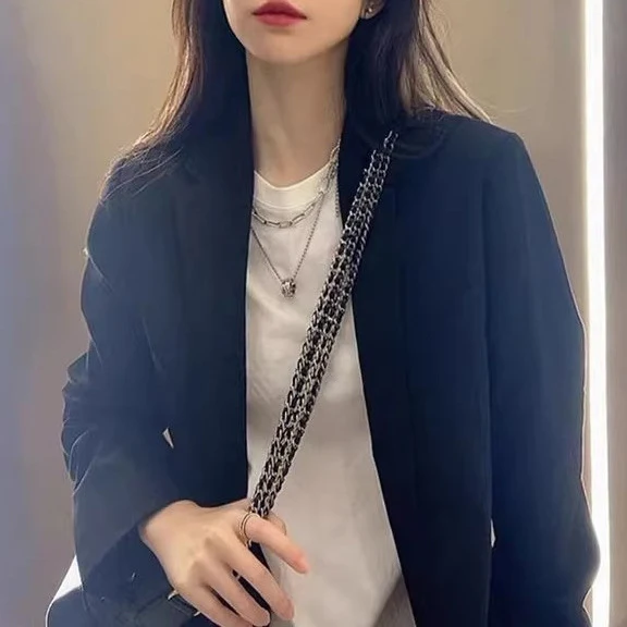 Damen Eleganter Kurzblazer mit subtiler Struktur Nord Taschen