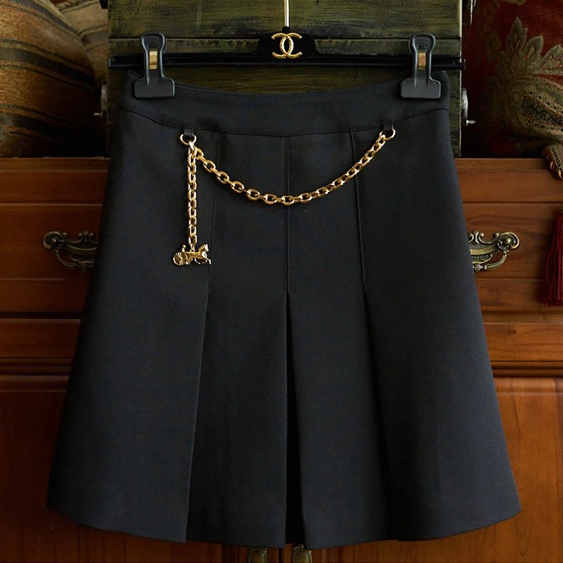 Damen Eleganter Faltenrock mit Kette Nord Taschen