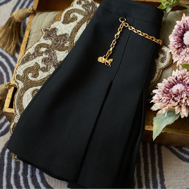 Damen Eleganter Faltenrock mit Kette Nord Taschen