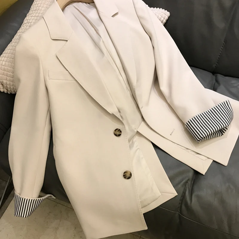 Damen Eleganter Blazer mit kontrastierenden Ärmelaufschlägen Nord Taschen