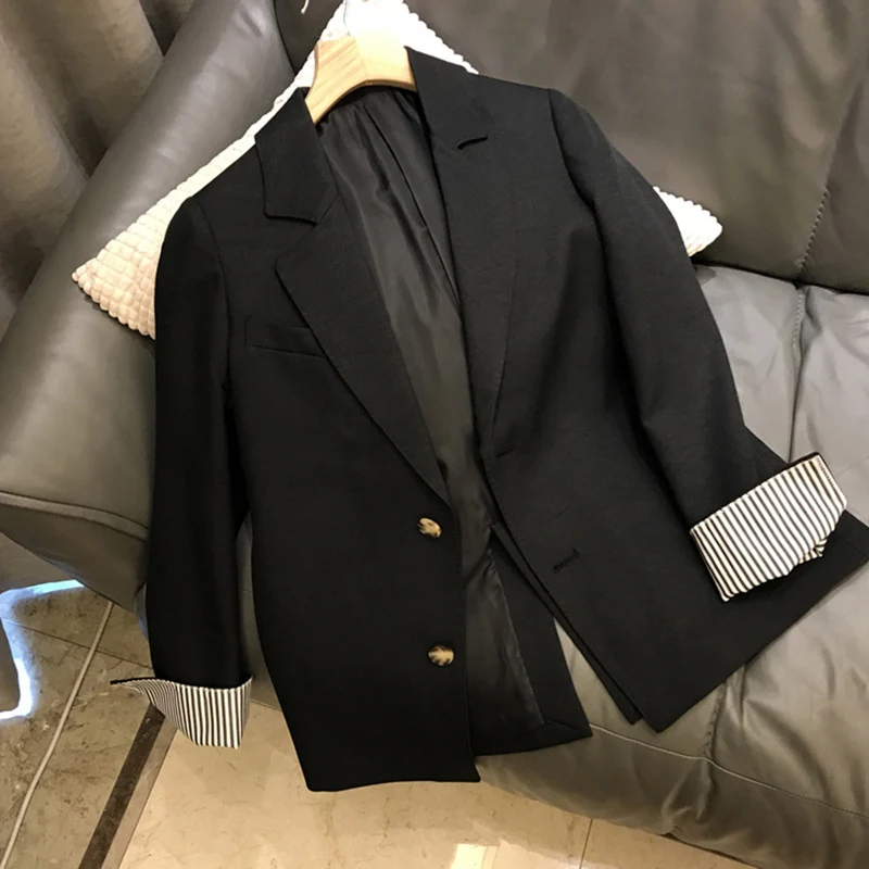 Damen Eleganter Blazer mit kontrastierenden Ärmelaufschlägen Nord Taschen