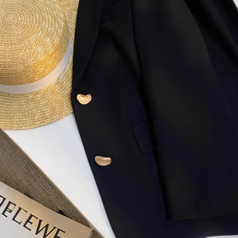 Damen Eleganter Blazer mit goldenen Details Nord Taschen