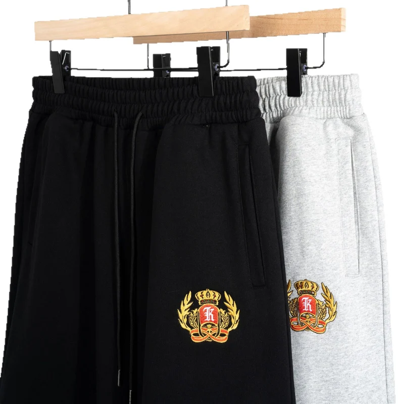 Herren Knieumspielende French-Terry Sweatshorts mit Kordelzug und gesticktem Wappen Nord Taschen