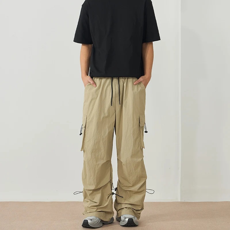 Herren Weite Nylon-Cargohose mit verstellbaren Saumkordeln und Tunnelzugbund Nord Taschen