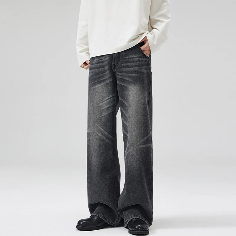 Herren Weite Denim-Jeans im Retro-Workwear-Look mit markanten Whisker- und Faltenakzenten Nord Taschen