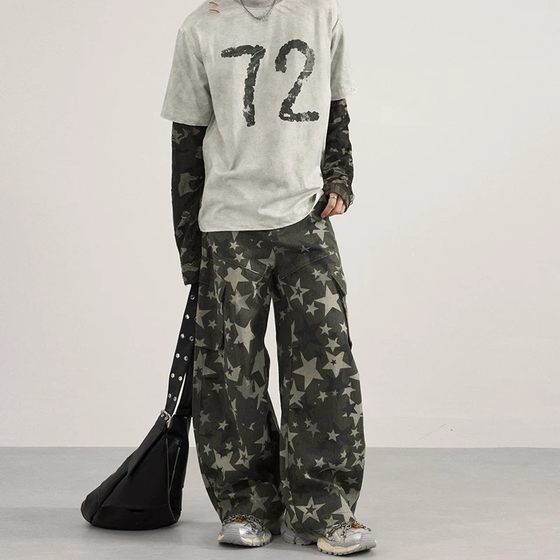 Herren weite Cargo-Palazzo-Hose mit allover Sternen-Print und Utility-Taschen Nord Taschen