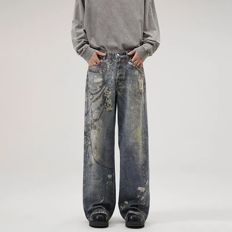Herren Weit geschnittene Stonewashed-Denim-Jeans mit Kettenprint, Farb‑Splatter und bodenlangem Saum Nord Taschen