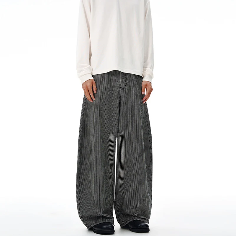 Herren Bodenlange Oversize-Hose mit extrem weitem Bein und feinem Nadelstreifen-Design Nord Taschen