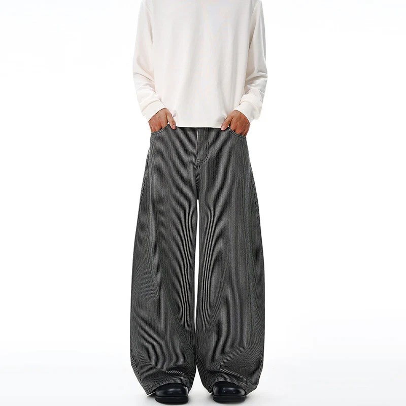 Herren Bodenlange Oversize-Hose mit extrem weitem Bein und feinem Nadelstreifen-Design Nord Taschen
