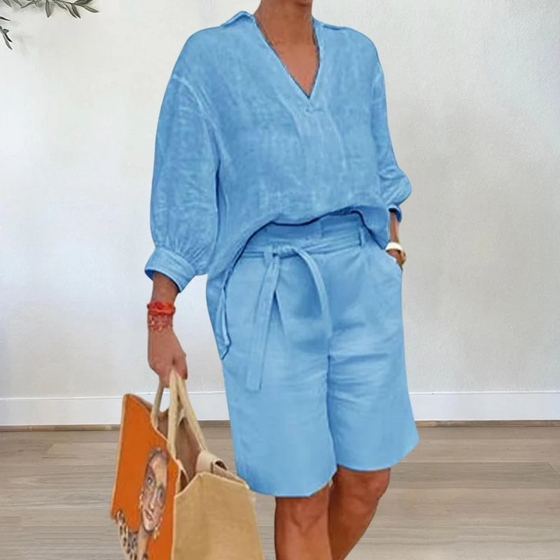 Damen lässiges Sommer-Outfit mit weitem Oberteil und Shorts