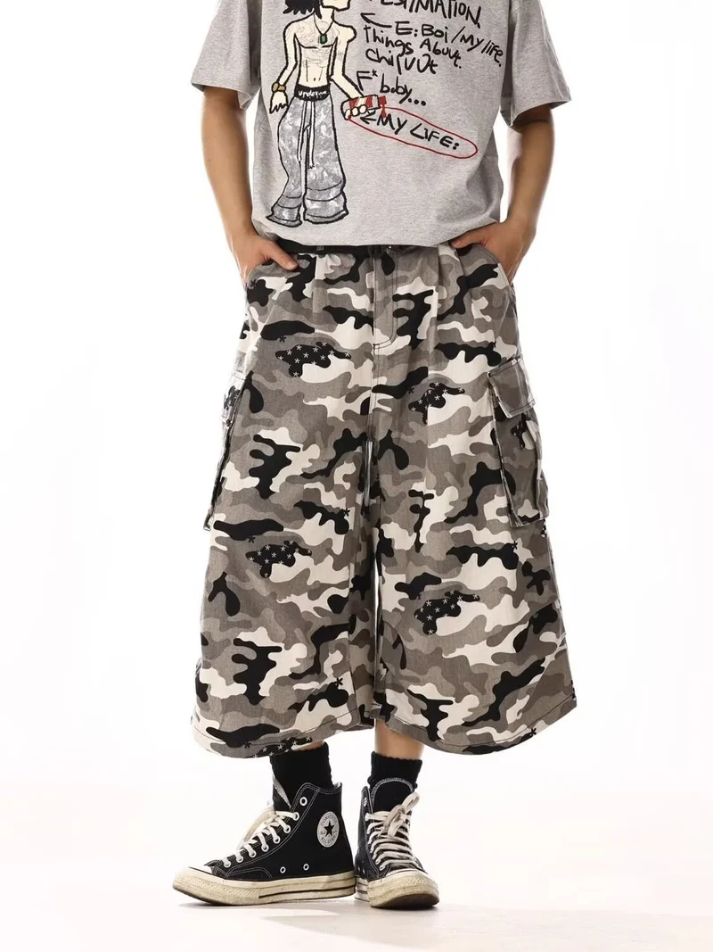 Herren Cargo-Shorts mit weitem Schnitt und Camouflage-Muster Nord Taschen