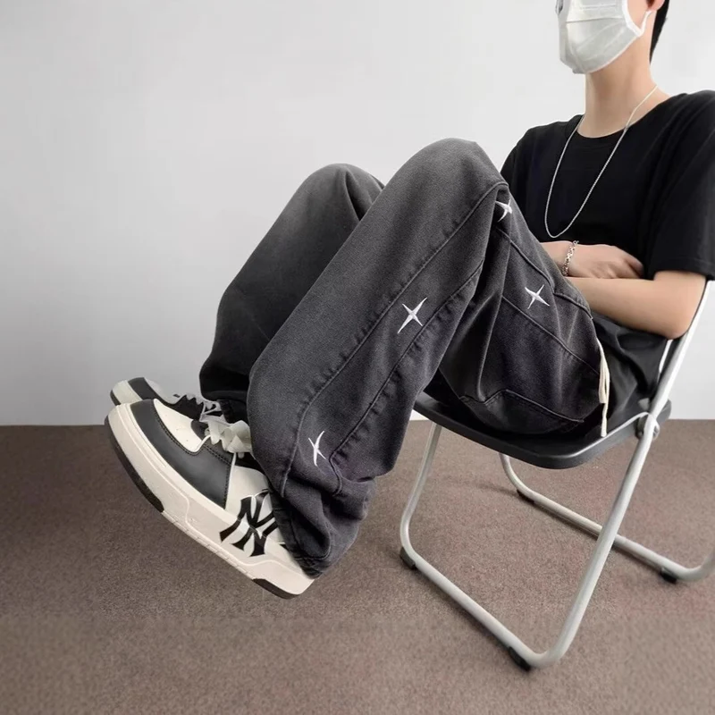 Damen Weitgeschnittene Jeanshose mit einzigartigem Design Nord Taschen