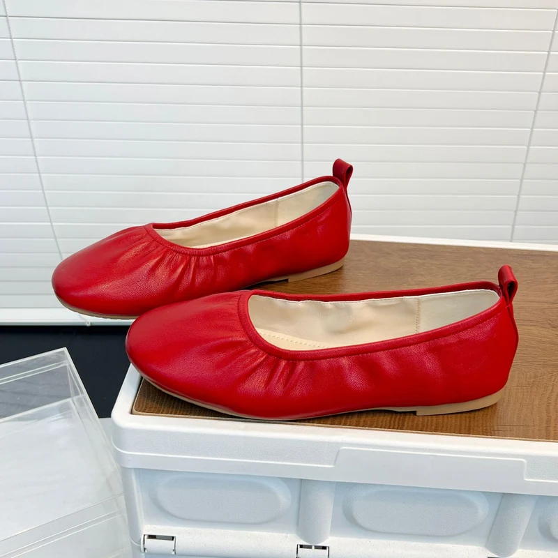Damen Ballerinas aus feinem Leder mit elastischem Riemen