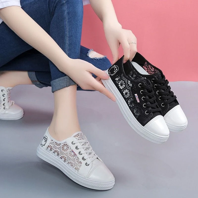 Damen Sneakers mit floralen Spitzen-Einsätzen