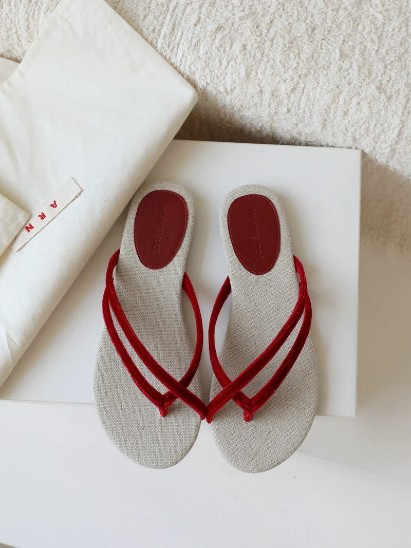 Damen Elegante und bequeme Zehentrenner mit weichem Fußbett