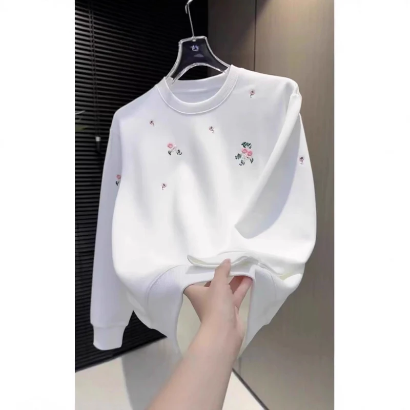 Damen Eleganter Oversized Pullover mit floralem Stickdesign Nord Taschen