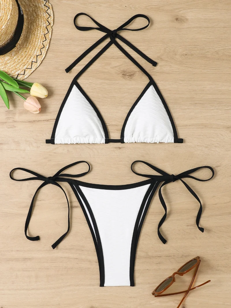 Damen Triangel-Bikini mit verstellbaren Trägern und hochwertigem Wellenmuster