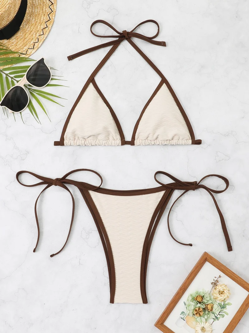 Damen Triangel-Bikini mit verstellbaren Trägern und hochwertigem Wellenmuster