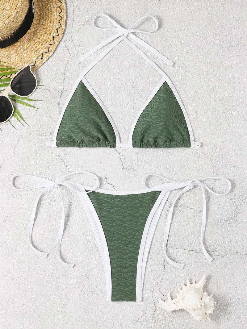Damen Triangel-Bikini mit verstellbaren Trägern und hochwertigem Wellenmuster