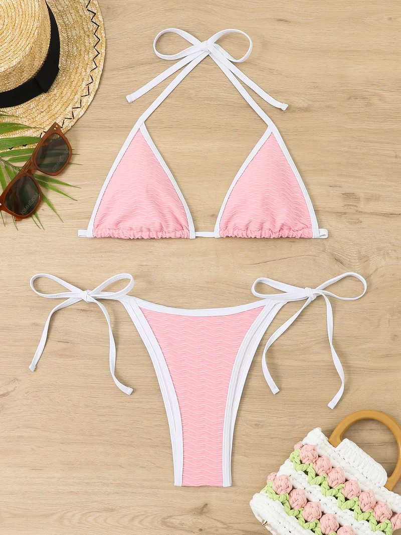 Damen Triangel-Bikini mit verstellbaren Trägern und hochwertigem Wellenmuster