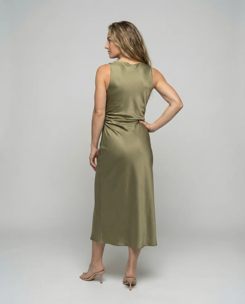 Damen nan Maxikleid in Satinoptik mit Wasserfallkragen, schmaler A-Linie und dezenter Taillendrapierung - Arvani