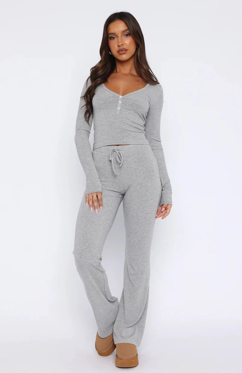 Damen gemütliches Lounge-Set mit langem Oberteil und flared Hose