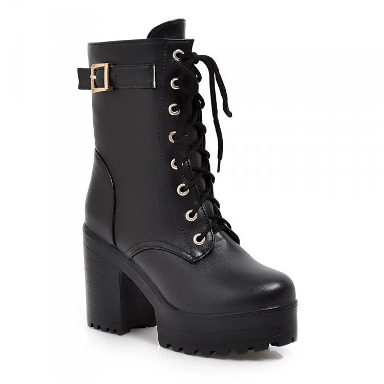 Stiefel mit Schnürung und Schnalle