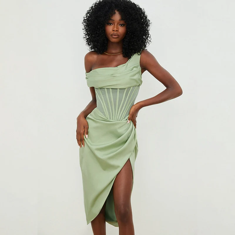 Damen Figurumspielendes Cocktailkleid mit asymmetrischem Schnitt und hohem Schlitz