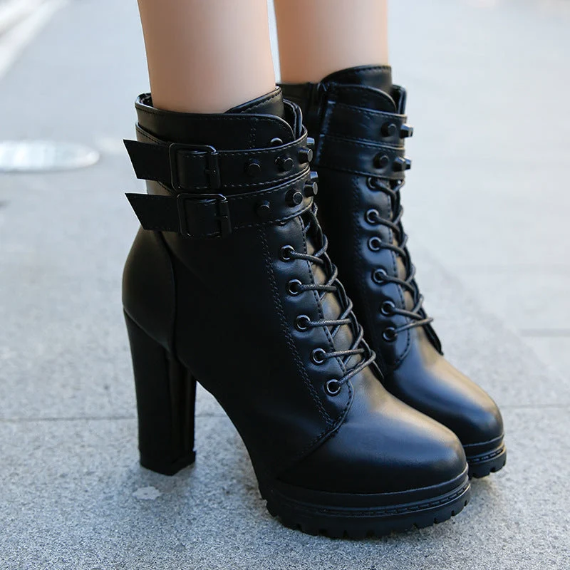 Damen Stiefeletten mit modischem Riemen und robustem Profilsohle
