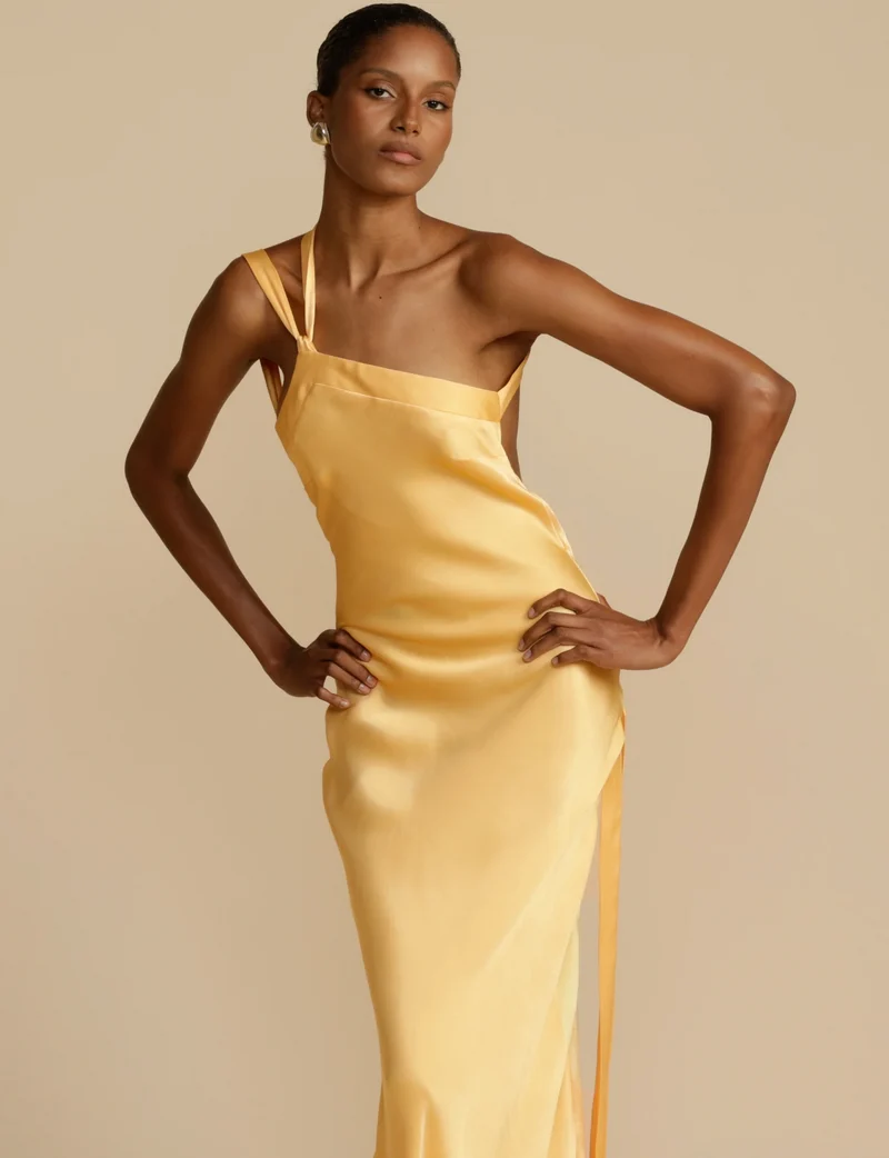 Satin Kleid - Luxus Glanz - Perfekt für Sommerveranstaltungen