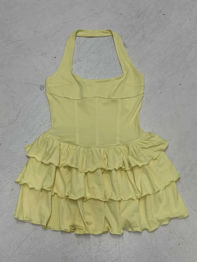 Damen Wickelkleid mit voluminösem Rüschensaum und eleganter Silhouette