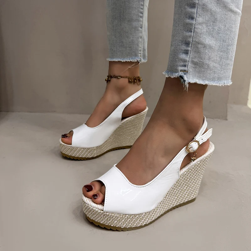 Damen Wedge-Pantoletten mit dekorativem Riemendesign und komfortabler Sohle