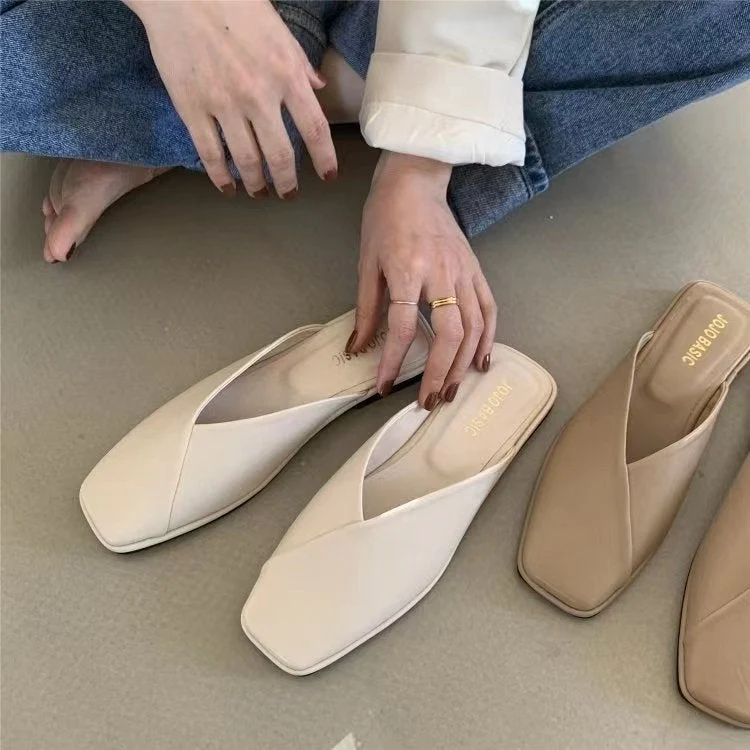 Damen Slip-On Pantoletten mit kunstlederner Oberfläche und bequemem Fußbett