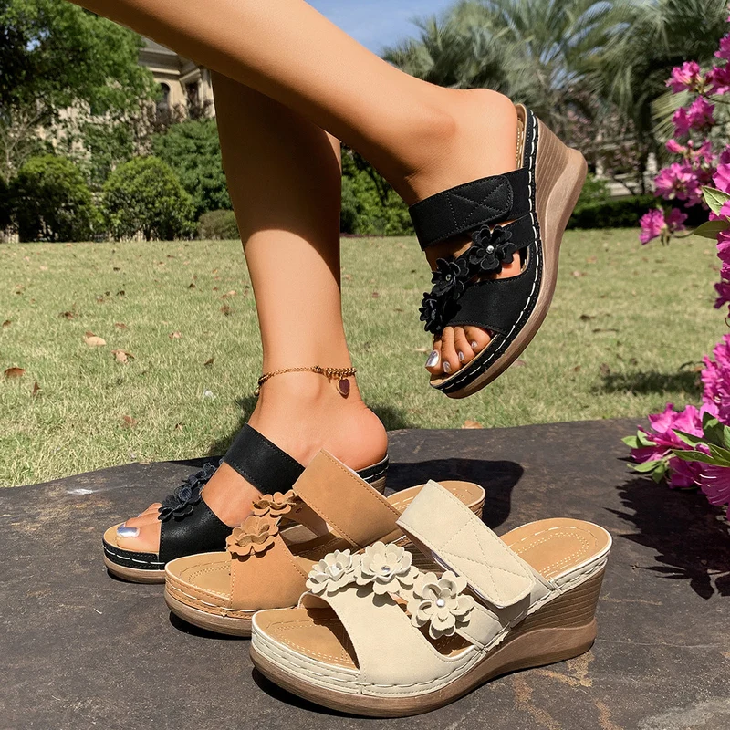 Damen Wedge-Sandaletten mit floralem Dekor und komfortablem Korkfußbett