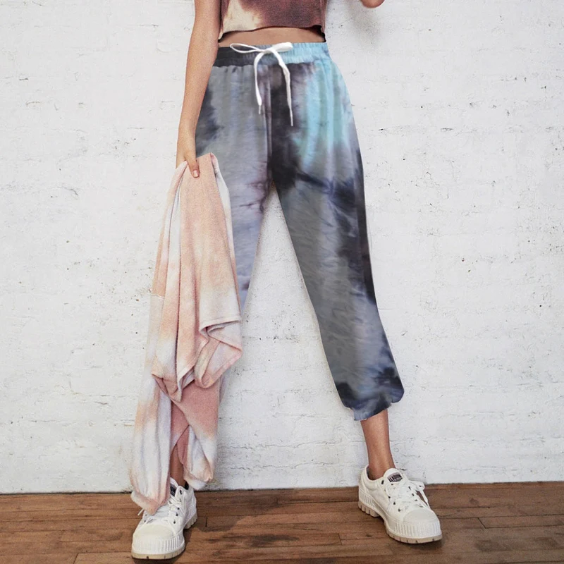Damen Jogginghose im kreativen Batikdesign mit elastischem Bund und praktischen Taschen