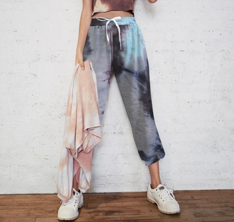 Damen Jogginghose im kreativen Batikdesign mit elastischem Bund und praktischen Taschen