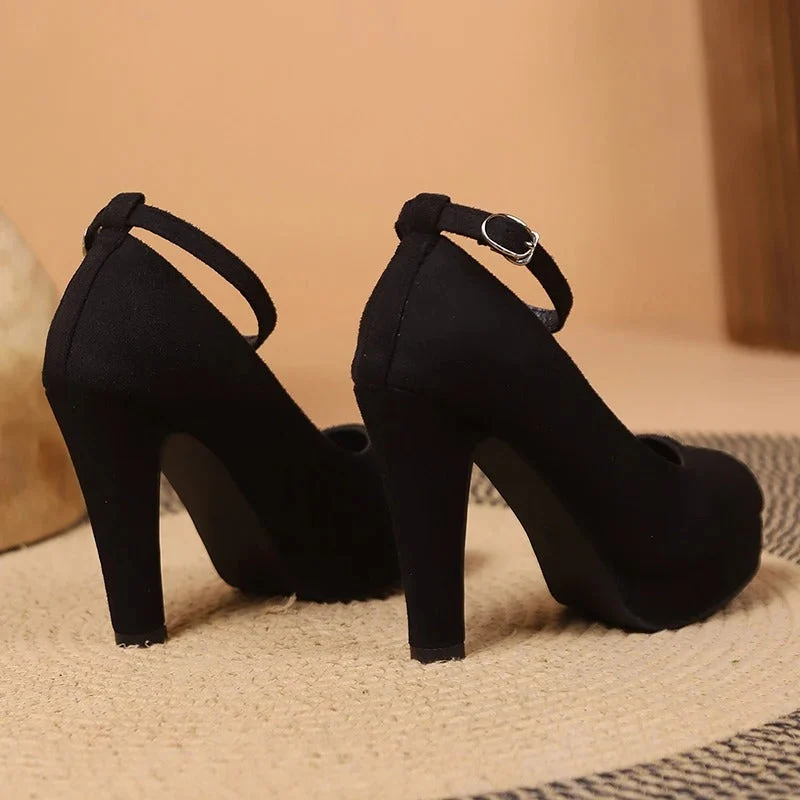 Stilvolle und attraktive Schuhe mit hohen Absätzen