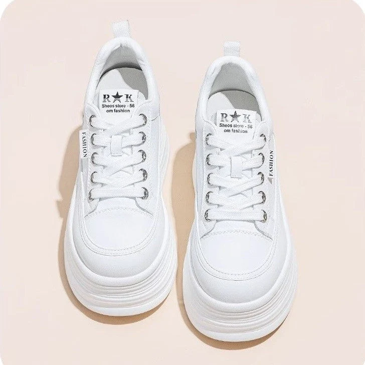 Damen Plateau Sneaker mit eleganter Silhouette und dämpfender Sohle