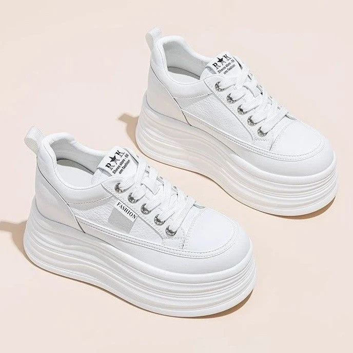 Damen Plateau Sneaker mit eleganter Silhouette und dämpfender Sohle