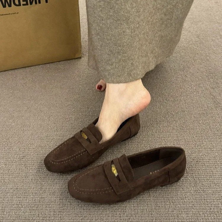 Damen Mokassins mit weichem Wildleder und elegantem Riemenverschluss