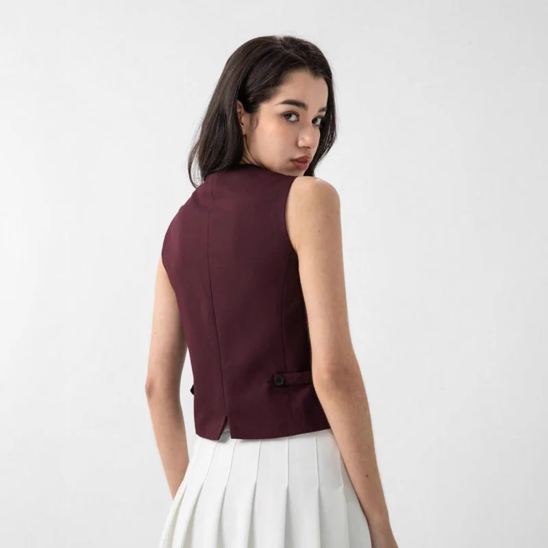 Damen elegante Weste mit modernem Schnitt und praktischen Knopfdetails