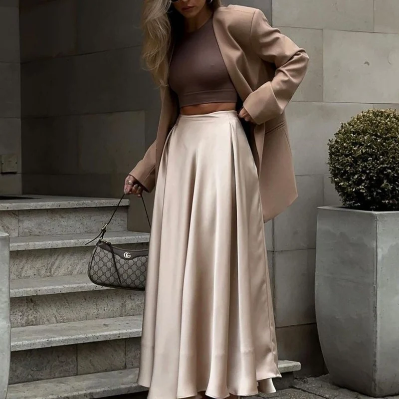 Damen Elegantes Satin-Maxikleid mit schwingendem Rock
