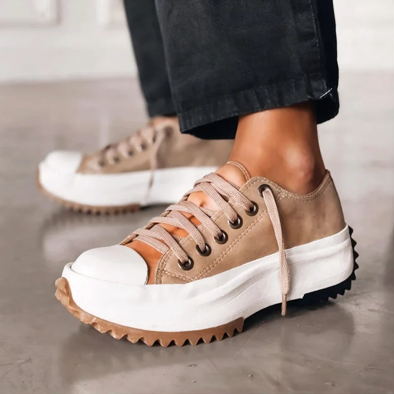 Orthopädische Sneaker mit Fußgewölbeunterstützung